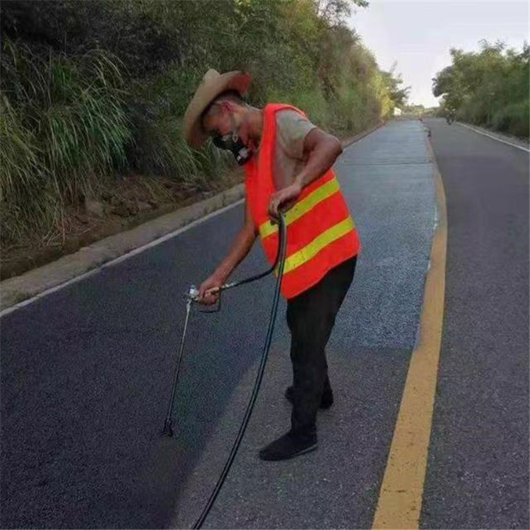 济南 彩色防滑路面的底涂是保障路面附着力