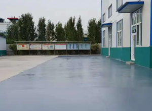 济南彩色路面喷涂翻新的材料对冬季